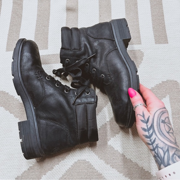 UGG leather combat boot lace up 8 in black - Picture 2 of 7